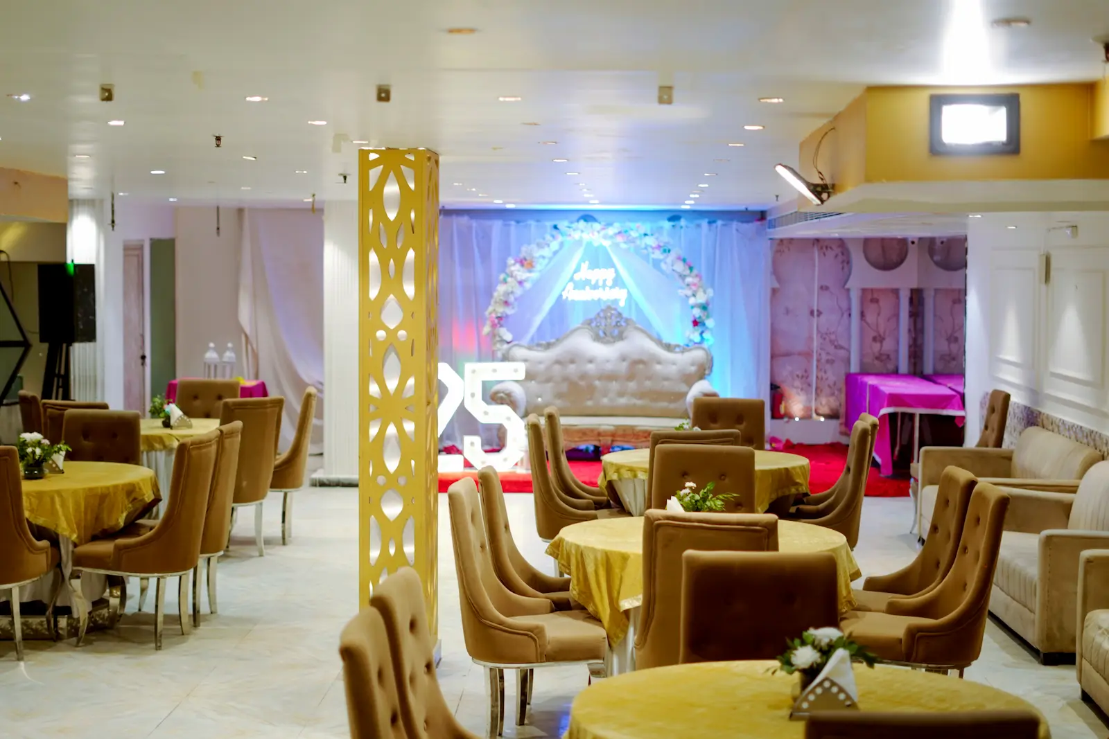 Gala dinner setup in Amara Hotel banquet hall Delhi